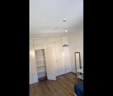 Room in a Shared House, Queens Road, E13 - Photo 1