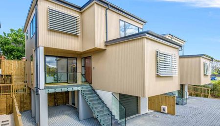 Designer Living - Premium Coastal Location - Photo 5