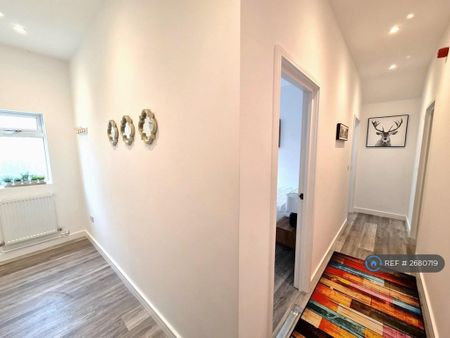 2 bedroom maisonette to rent - Photo 4