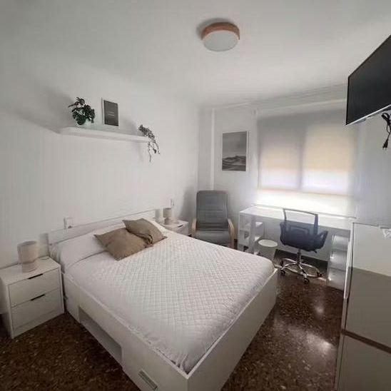 Avinguda del Primer de Maig, Valencia, Valencian Community 46017 - Photo 1