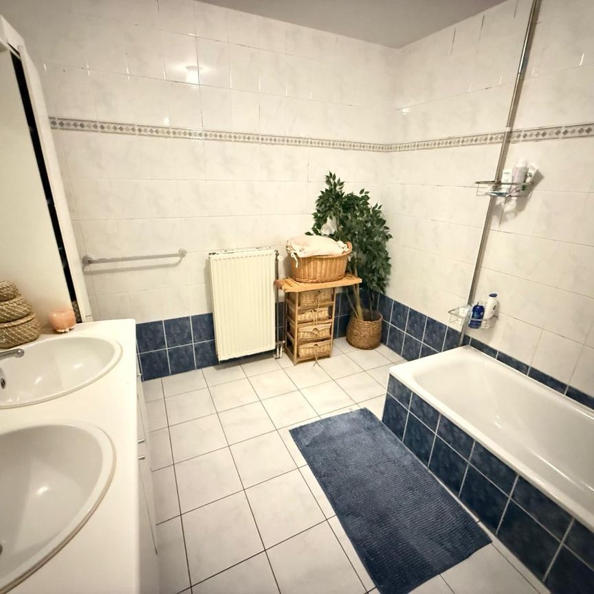 GELIJKVLOERSAPPARTEMENT + TUIN - Photo 1