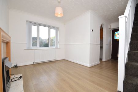 3, Broadcroft Grove, Tingley, Wakefield, West Yorkshire, WF3 1TU - Photo 2