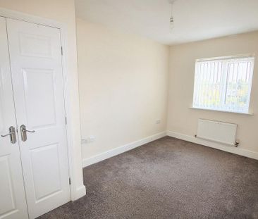 4 bedroom end of terrace house to rent - Photo 4