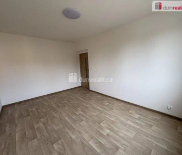 pronájem revitalizovaného bytu s balkónem, garáží a parkovacím míst... - Photo 6