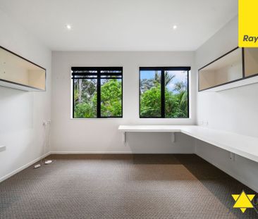 Spacious 4-Bedroom Family Home with Double Garage - Photo 5