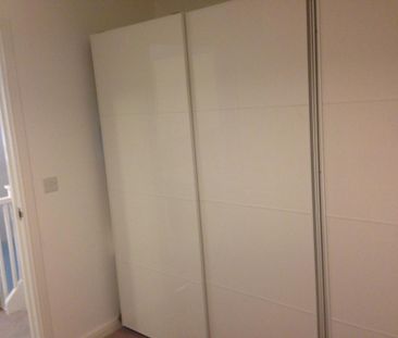 4 bedroom townhouse to rent - Photo 2