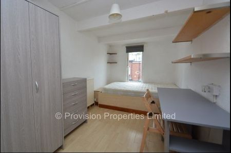 8 Bedroom Student Accommodation - Photo 5