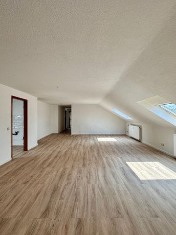 Haan Zentrum - Fußgängerzone! Großzügige Dachgeschosswohnung mit 2,5 Zimmern! - Photo 4