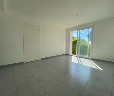 « VILLENEUVE LES AVIGNON - APPARTEMENT T3 95.17 M² AVEC JARDIN ET P... - Photo 2