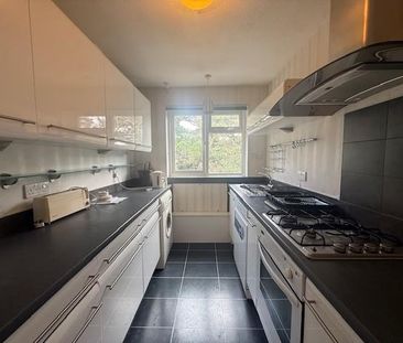 3 bedroom flat to rent - Photo 4