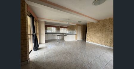 Spacious 3-Bedroom Home with Enclosed Garage - Photo 2