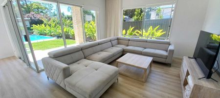 Peaceful Coastal Home with furnished rooms - Photo 2