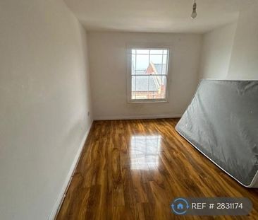 1 bedroom in a flat share to rent - Photo 1