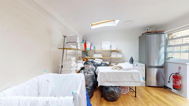 Studio to rent - Photo 1