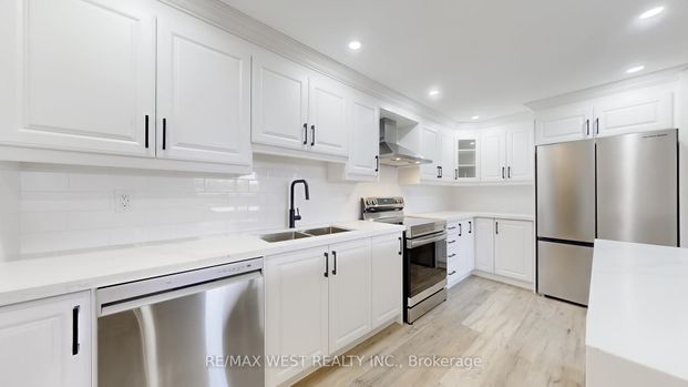 For Lease - 1535 Lakeshore Road Unit# 404, Mississauga, Ontario - Photo 1