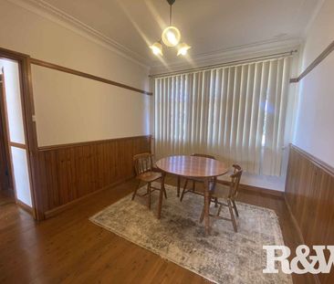 IMMACULATELY PRESENTED HOME IN FANTASIC LOCATION - Photo 5