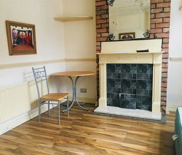 Terraced House to rent on - Photo 1
