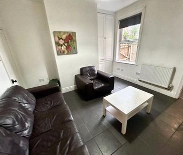 4 bedroom terraced house to rent - Photo 2
