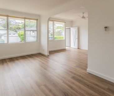 Family sized 3-bedroom home right near the beach in Nelson Bay! - Photo 2