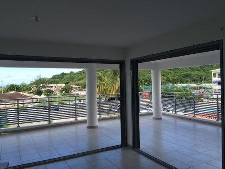 Location Appartement 3 pièces 78m² SCHOELCHER 97233 - Photo 3