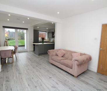 4 bedroom semi-detached house to rent - Photo 3