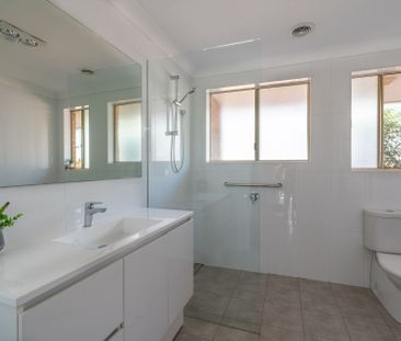 Charming Furnished Granny Flat in Kiama Heights - Photo 3