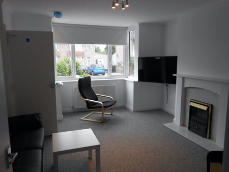 5 Bed End Terrace, Mortimer Road, BS34 - Photo 3