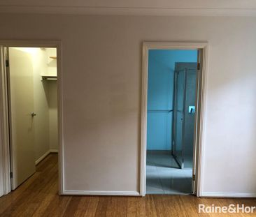 Classic 4Br Family Home in Williams Landing! - Photo 3