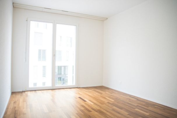 Appartement de 3.5 pièces au 5ème étage d'environ 97.00 m2 avec deux loggias. - Foto 1