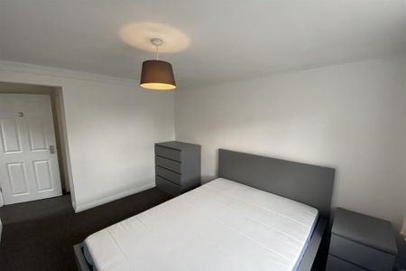 1 bedroom in a house share to rent - Photo 3