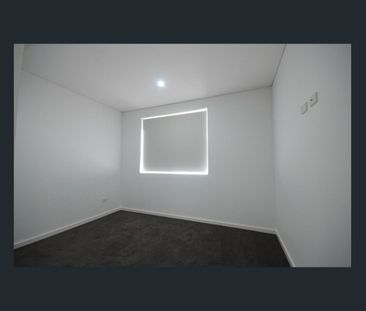 Near New 3 Bedroom Apartment!!! Luxury Living!!! - Photo 1