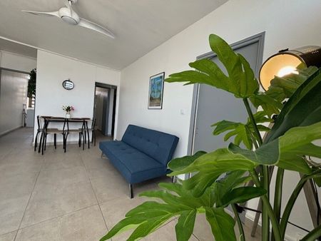 Location Appartement 5 pièces 70m² LES ABYMES 97139 - Photo 3