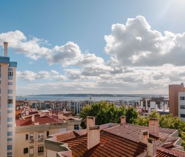 Apartamento T3 Remodelado com Vista Rio para Arrendamento em Oeiras - Photo 2