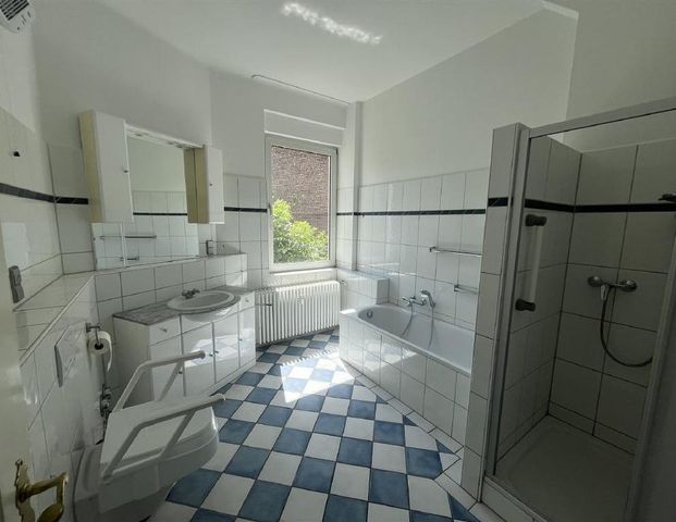 Elegante 3-Zimmer-Wohnung mit Charme in sanierter Altbauvilla - Foto 1