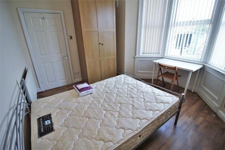 3 bedroom flat to rent - Photo 2
