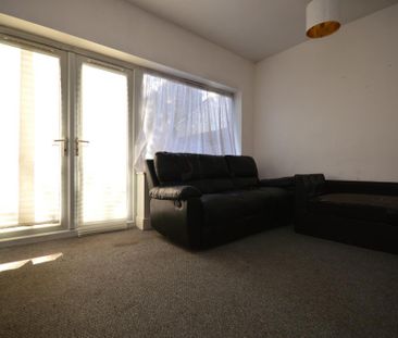3 bedroom end of terrace house to rent - Photo 1