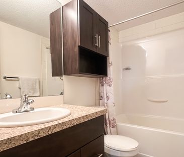 Bright & Air Conditioned 2 Bed Condo In Copperfield | 2 Parking Sta... - Photo 5