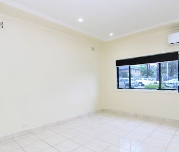 Family Home in Guildford - 4 Bed, 1 Bath - Photo 4