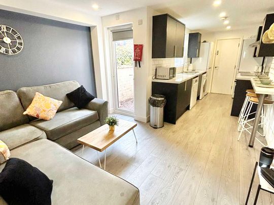 Hollis Road Room 4 - Photo 1