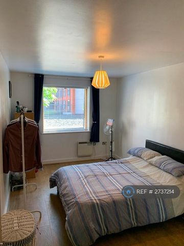 2 bedroom flat to rent - Photo 2