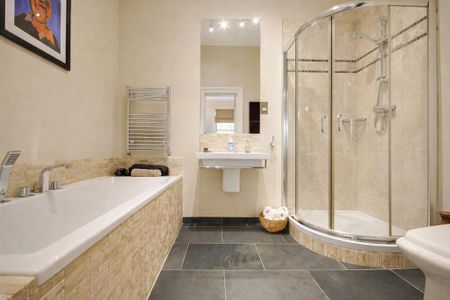 3 bedroom flat to rent - Photo 3