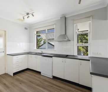 Modern Family Home In Ideal Location - Photo 5