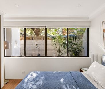 Contemporary apartment with private courtyard - Photo 6