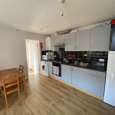 5 bedroom flat share to rent - Photo 3