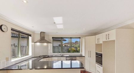 Four bedroom home! - Photo 4