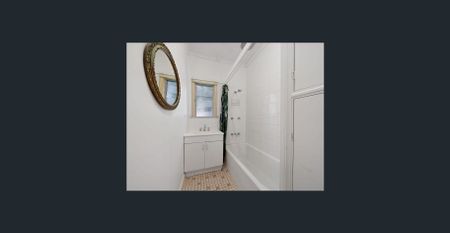 Blue-chip Location - Air-conditioned - Near New Bathroom - Private Rear Yard - Great Value - Photo 2