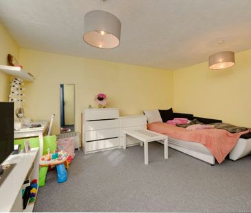 Vicars Bridge Close, HA0, London - Photo 2