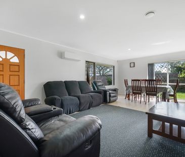 Family home in Mangere - Photo 1