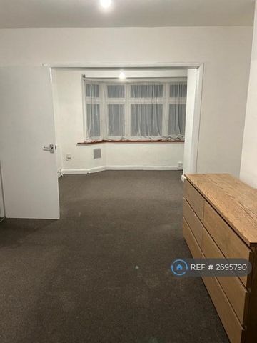 3 bedroom terraced house to rent - Photo 3