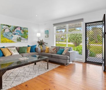 Large Home by the Beach! (Can be partly furnished by request) - Photo 6